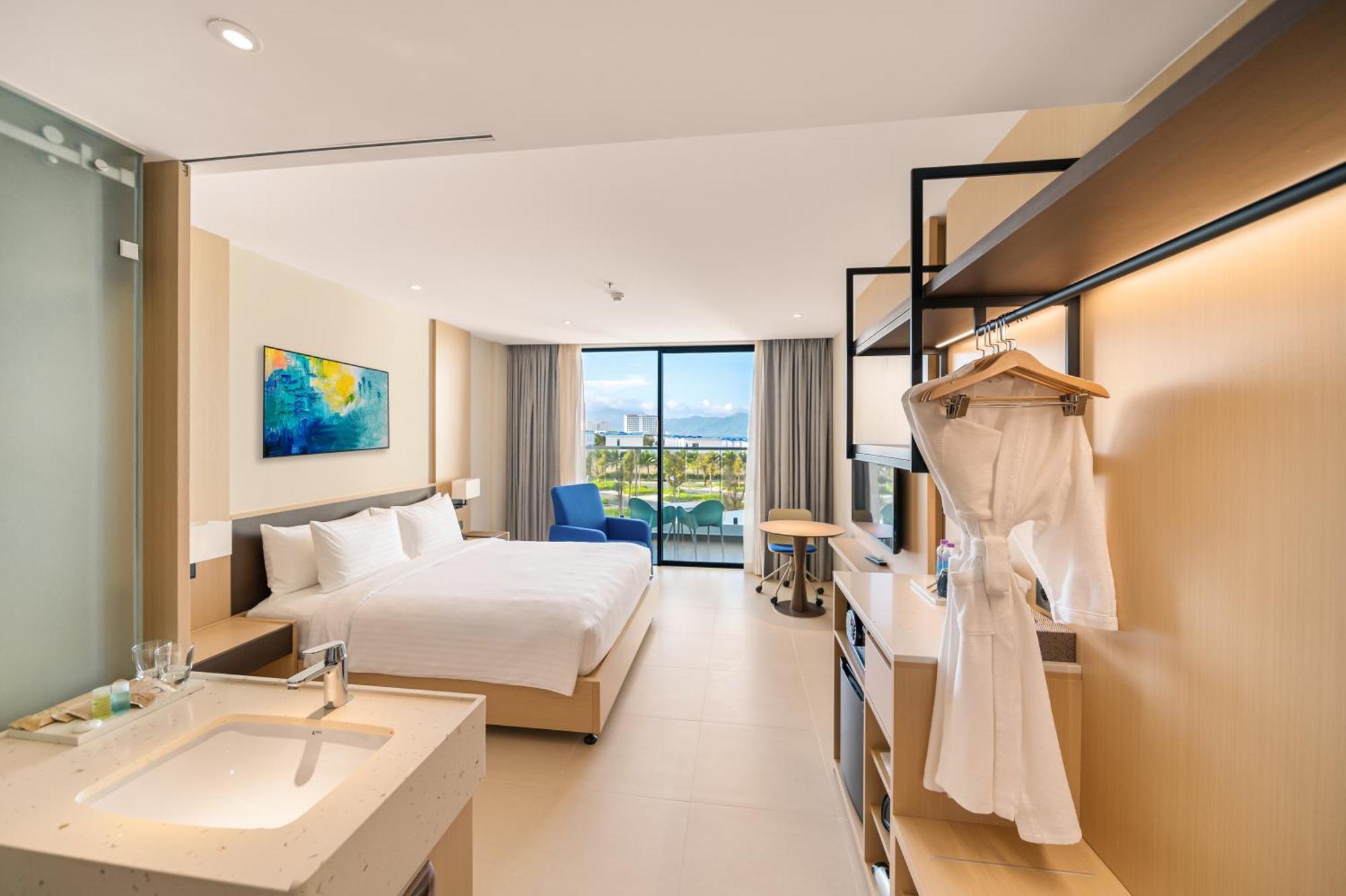 The Empyrean Cam Ranh Beach Resort 外观 照片